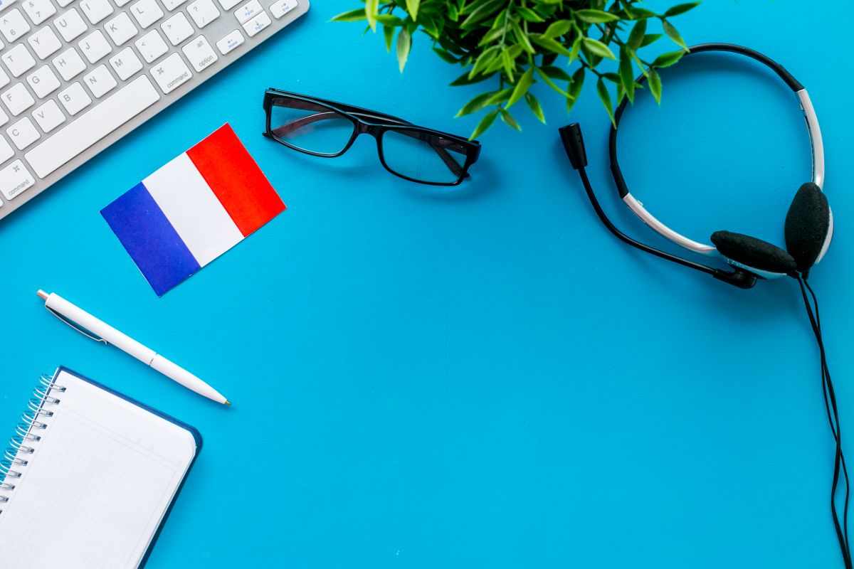 Jakie są zalety nauki języka francuskiego online?