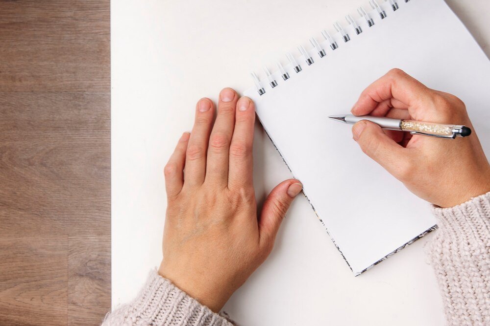 Czy przed a stawiamy przecinek – zasady interpunkcji